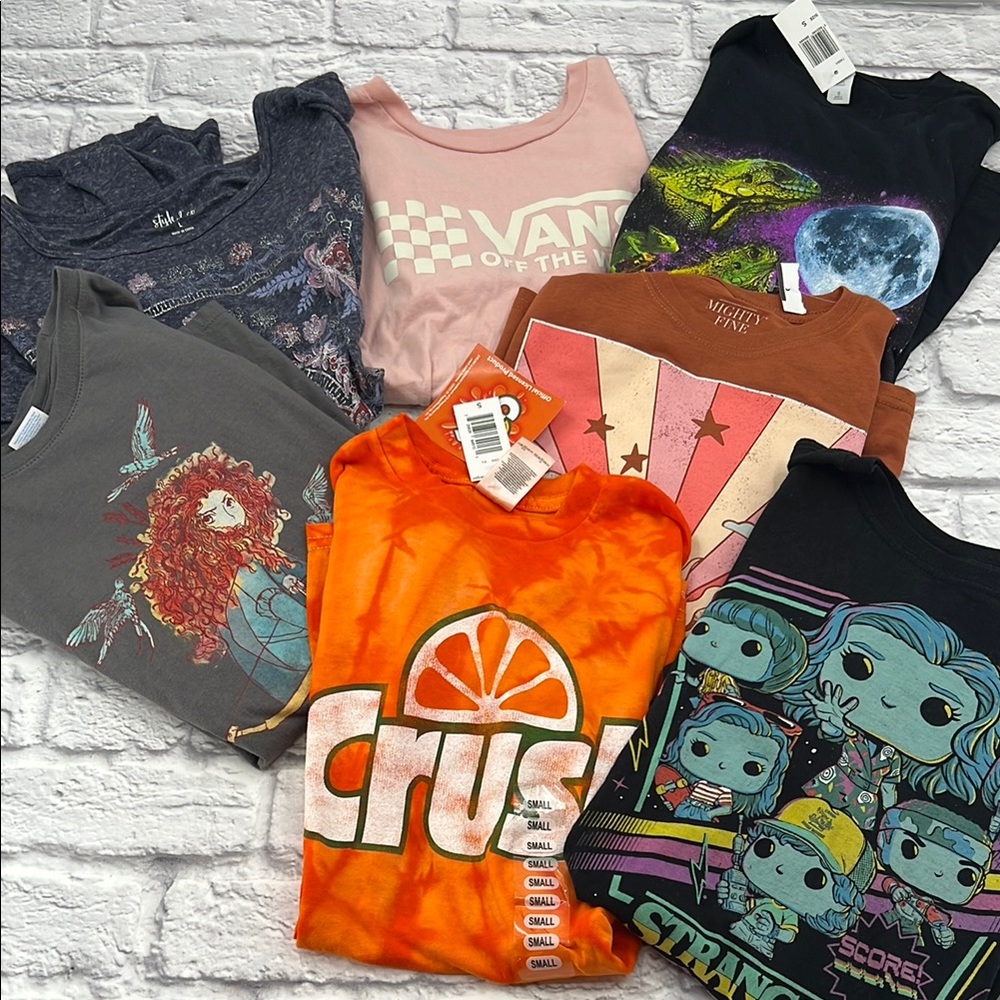 Womans Lot of 7 Graphic T Shirts Small Short Sleeve Tees Casual Comfort